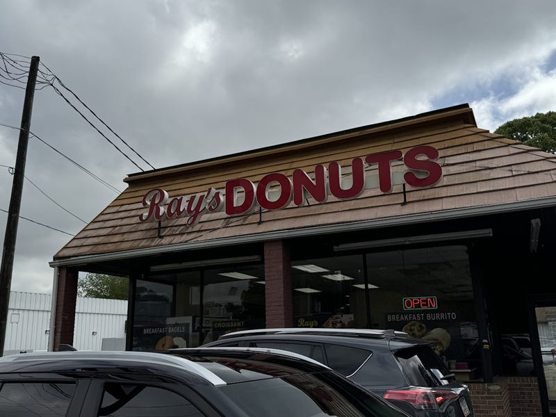 Rays Donuts exterior
