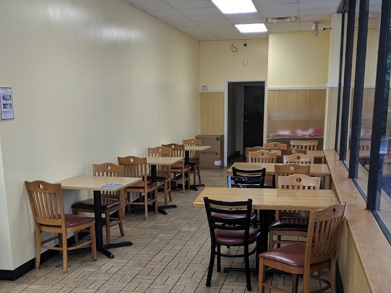 Rays Donuts interior